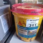 LOTE 311 - 01 BALDE DE SIKANOL ALVENARIA, ADITIVO PLASTIFICANTE PARA ARGAMASSA DE ASSENTAMENTO E REBOCO 18L. (NO ESTADO) ATENÇÃO! FAZER A VISITAÇÃO ANTES DE ARREMATAR, NÃO SABEMOS SE FUNCIONA. LEILÃO NÃO TEM GARANTIA E NEM DEVOLUÇÃO, SUJEITO A POSSÍVEIS AVARIAS VISÍVEIS/OCULTAS E/OU AUSÊNCIA DE COMPONENTES.