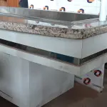 LOTE 546 - 01 ILHA QUENTE COM TAMPO DE MÁRMORE. (NO ESTADO) ATENÇÃO! FAZER A VISITAÇÃO ANTES DE ARREMATAR, NÃO SABEMOS SE FUNCIONA. LEILÃO NÃO TEM GARANTIA E NEM DEVOLUÇÃO, SUJEITO A POSSÍVEIS AVARIAS VISÍVEIS/OCULTAS E/OU AUSÊNCIA DE COMPONENTES.