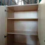 LOTE 354 - 01 ARMÁRIO EM MADEIRA COM 02 PORTAS E 03 PRATELEIRAS. (NO ESTADO) ATENÇÃO! FAZER A VISITAÇÃO ANTES DE ARREMATAR, NÃO SABEMOS SE FUNCIONA. LEILÃO NÃO TEM GARANTIA E NEM DEVOLUÇÃO, SUJEITO A POSSÍVEIS AVARIAS VISÍVEIS/OCULTAS E/OU AUSÊNCIA DE COMPONENTES.