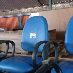 LOTE 578 - 01 LONGARINA DE 03 LUGARES. (NO ESTADO) ATENÇÃO! FAZER A VISITAÇÃO ANTES DE ARREMATAR, NÃO SABEMOS SE FUNCIONA. LEILÃO NÃO TEM GARANTIA E NEM DEVOLUÇÃO, SUJEITO A POSSÍVEIS AVARIAS VISÍVEIS/OCULTAS E/OU AUSÊNCIA DE COMPONENTES.