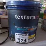 LOTE 374 - 01 BALDE DE REVESTIMENTO TEXTURIZADO INTERIORES/EXTERIORES NA COR BRANCO BASE. (NO ESTADO) ATENÇÃO! FAZER A VISITAÇÃO ANTES DE ARREMATAR, NÃO SABEMOS SE FUNCIONA. LEILÃO NÃO TEM GARANTIA E NEM DEVOLUÇÃO, SUJEITO A POSSÍVEIS AVARIAS VISÍVEIS/OCULTAS E/OU AUSÊNCIA DE COMPONENTES.