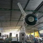 LOTE 477 - 01 LUMINÁRIA COM PEDESTAL E RODINHAS. (NO ESTADO) ATENÇÃO! FAZER A VISITAÇÃO ANTES DE ARREMATAR, NÃO SABEMOS SE FUNCIONA. LEILÃO NÃO TEM GARANTIA E NEM DEVOLUÇÃO, SUJEITO A POSSÍVEIS AVARIAS VISÍVEIS/OCULTAS E/OU AUSÊNCIA DE COMPONENTES.
