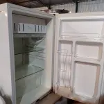 LOTE 369 - 01 FRIGOBAR MARCA MIDEA 220V. (NO ESTADO) ATENÇÃO! FAZER A VISITAÇÃO ANTES DE ARREMATAR, NÃO SABEMOS SE FUNCIONA. LEILÃO NÃO TEM GARANTIA E NEM DEVOLUÇÃO, SUJEITO A POSSÍVEIS AVARIAS VISÍVEIS/OCULTAS E/OU AUSÊNCIA DE COMPONENTES.