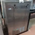 LOTE 361 - 01 REFRESQUEIRA INDUSTRIAL EM AÇO INOX. (NO ESTADO) ATENÇÃO! FAZER A VISITAÇÃO ANTES DE ARREMATAR, NÃO SABEMOS SE FUNCIONA. LEILÃO NÃO TEM GARANTIA E NEM DEVOLUÇÃO, SUJEITO A POSSÍVEIS AVARIAS VISÍVEIS/OCULTAS E/OU AUSÊNCIA DE COMPONENTES.