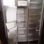 LOTE 564 - 01 GELADEIRA 220V. (NO ESTADO) ATENÇÃO! FAZER A VISITAÇÃO ANTES DE ARREMATAR, NÃO SABEMOS SE FUNCIONA. LEILÃO NÃO TEM GARANTIA E NEM DEVOLUÇÃO, SUJEITO A POSSÍVEIS AVARIAS VISÍVEIS/OCULTAS E/OU AUSÊNCIA DE COMPONENTES.