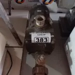 LOTE 383 - 01 BOMBA D’AGUA. (NO ESTADO) ATENÇÃO! FAZER A VISITAÇÃO ANTES DE ARREMATAR, NÃO SABEMOS SE FUNCIONA. LEILÃO NÃO TEM GARANTIA E NEM DEVOLUÇÃO, SUJEITO A POSSÍVEIS AVARIAS VISÍVEIS/OCULTAS E/OU AUSÊNCIA DE COMPONENTES.
