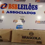 LOTE 329 - 02 CAIXAS COM COLA TUBO ST 175G COM 15 FRASCOS CADA. (NO ESTADO) ATENÇÃO! FAZER A VISITAÇÃO ANTES DE ARREMATAR, NÃO SABEMOS SE FUNCIONA. LEILÃO NÃO TEM GARANTIA E NEM DEVOLUÇÃO, SUJEITO A POSSÍVEIS AVARIAS VISÍVEIS/OCULTAS E/OU AUSÊNCIA DE COMPONENTES.