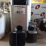 LOTE 401 - 01 CLIMATIZADOR, 01 SUBWOOFER E VÁRIAS CAIXAS DE SOM MARCAS E MODELOS DIVERSOS. (NO ESTADO) ATENÇÃO! FAZER A VISITAÇÃO ANTES DE ARREMATAR, NÃO SABEMOS SE FUNCIONA. LEILÃO NÃO TEM GARANTIA E NEM DEVOLUÇÃO, SUJEITO A POSSÍVEIS AVARIAS VISÍVEIS/OCULTAS E/OU AUSÊNCIA DE COMPONENTES.
