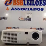 LOTE 584 - 01 PROJETOR MULTIMIDIA MARCA NEC. (NO ESTADO) ATENÇÃO! FAZER A VISITAÇÃO ANTES DE ARREMATAR, NÃO SABEMOS SE FUNCIONA. LEILÃO NÃO TEM GARANTIA E NEM DEVOLUÇÃO, SUJEITO A POSSÍVEIS AVARIAS VISÍVEIS/OCULTAS E/OU AUSÊNCIA DE COMPONENTES.