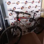 LOTE 560 - 01 BICICLETA ARO 26. (NO ESTADO) ATENÇÃO! FAZER A VISITAÇÃO ANTES DE ARREMATAR, NÃO SABEMOS SE FUNCIONA. LEILÃO NÃO TEM GARANTIA E NEM DEVOLUÇÃO, SUJEITO A POSSÍVEIS AVARIAS VISÍVEIS/OCULTAS E/OU AUSÊNCIA DE COMPONENTES.