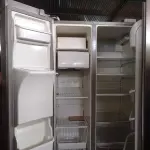 LOTE 564 - 01 GELADEIRA 220V. (NO ESTADO) ATENÇÃO! FAZER A VISITAÇÃO ANTES DE ARREMATAR, NÃO SABEMOS SE FUNCIONA. LEILÃO NÃO TEM GARANTIA E NEM DEVOLUÇÃO, SUJEITO A POSSÍVEIS AVARIAS VISÍVEIS/OCULTAS E/OU AUSÊNCIA DE COMPONENTES.