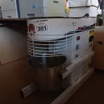 LOTE 301 - 01 MASSEIRA INDUSTRIAL. (NO ESTADO) ATENÇÃO! FAZER A VISITAÇÃO ANTES DE ARREMATAR, NÃO SABEMOS SE FUNCIONA. LEILÃO NÃO TEM GARANTIA E NEM DEVOLUÇÃO, SUJEITO A POSSÍVEIS AVARIAS VISÍVEIS/OCULTAS E/OU AUSÊNCIA DE COMPONENTES.