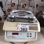 LOTE 382 - 02 BALANÇAS DIGITAIS E 02 BALANÇAS DE USO DOMÉSTICO MARCAS E MODELOS DIVERSOS. (NO ESTADO) ATENÇÃO! FAZER A VISITAÇÃO ANTES DE ARREMATAR, NÃO SABEMOS SE FUNCIONA. LEILÃO NÃO TEM GARANTIA E NEM DEVOLUÇÃO, SUJEITO A POSSÍVEIS AVARIAS VISÍVEIS/OCULTAS E/OU AUSÊNCIA DE COMPONENTES.