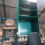 LOTE 423 - 02 MESAS, 01 ESTANTE E 03 CADEIRAS MARCAS E MODELOS DIVERSOS. (NO ESTADO) ATENÇÃO! FAZER A VISITAÇÃO ANTES DE ARREMATAR, NÃO SABEMOS SE FUNCIONA. LEILÃO NÃO TEM GARANTIA E NEM DEVOLUÇÃO, SUJEITO A POSSÍVEIS AVARIAS VISÍVEIS/OCULTAS E/OU AUSÊNCIA DE COMPONENTES.