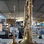 LOTE 376 - 02 INSTRUMENTOS MUSICAIS. (NO ESTADO) ATENÇÃO! FAZER A VISITAÇÃO ANTES DE ARREMATAR, NÃO SABEMOS SE FUNCIONA. LEILÃO NÃO TEM GARANTIA E NEM DEVOLUÇÃO, SUJEITO A POSSÍVEIS AVARIAS VISÍVEIS/OCULTAS E/OU AUSÊNCIA DE COMPONENTES.