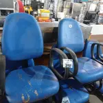 LOTE 258 - 01 LONGARINA DE 03 LUGARES. (NO ESTADO) ATENÇÃO! FAZER A VISITAÇÃO ANTES DE ARREMATAR, NÃO SABEMOS SE FUNCIONA. LEILÃO NÃO TEM GARANTIA E NEM DEVOLUÇÃO, SUJEITO A POSSÍVEIS AVARIAS VISÍVEIS/OCULTAS E/OU AUSÊNCIA DE COMPONENTES.
