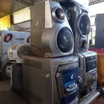 LOTE 314 - 01 LOTE COM VÁRIOS APARELHOS DE SOM MARCAS E MODELOS DIVERSOS. (NO ESTADO) ATENÇÃO! FAZER A VISITAÇÃO ANTES DE ARREMATAR, NÃO SABEMOS SE FUNCIONA. LEILÃO NÃO TEM GARANTIA E NEM DEVOLUÇÃO, SUJEITO A POSSÍVEIS AVARIAS VISÍVEIS/OCULTAS E/OU AUSÊNCIA DE COMPONENTES.