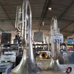 LOTE 331 - 02 INSTRUMENTOS MUSICAIS. (NO ESTADO) ATENÇÃO! FAZER A VISITAÇÃO ANTES DE ARREMATAR, NÃO SABEMOS SE FUNCIONA. LEILÃO NÃO TEM GARANTIA E NEM DEVOLUÇÃO, SUJEITO A POSSÍVEIS AVARIAS VISÍVEIS/OCULTAS E/OU AUSÊNCIA DE COMPONENTES.