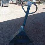 LOTE 635 - 01 BURRINHA COM AVARIAS. (NO ESTADO) ATENÇÃO! FAZER A VISITAÇÃO ANTES DE ARREMATAR, NÃO SABEMOS SE FUNCIONA. LEILÃO NÃO TEM GARANTIA E NEM DEVOLUÇÃO, SUJEITO A POSSÍVEIS AVARIAS VISÍVEIS/OCULTAS E/OU AUSÊNCIA DE COMPONENTES.