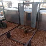 LOTE 633 - 01 CARRINHO PARA TRANSPORTE DE CARGAS COM AVARIAS. (NO ESTADO) ATENÇÃO! FAZER A VISITAÇÃO ANTES DE ARREMATAR, NÃO SABEMOS SE FUNCIONA. LEILÃO NÃO TEM GARANTIA E NEM DEVOLUÇÃO, SUJEITO A POSSÍVEIS AVARIAS VISÍVEIS/OCULTAS E/OU AUSÊNCIA DE COMPONENTES.