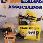 LOTE 075 - 01 SERRA MÁRMORE 01 ESMERILHADEIRA ANGULAR (NO ESTADO, NÃO SABEMOS SE FUNCIONA. LEILÃO NÃO TEM GARANTIA E NEM DEVOLUÇÃO, SUJEITO A POSSÍVEIS AVARIAS VISÍVEIS/OCULTAS E/OU AUSÊNCIA DE COMPONENTES)
