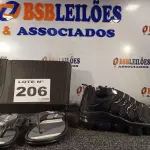 LOTE 206 - 02 – PARES DE CALÇADOS MASCULINO Nº 37 (NO ESTADO, NÃO SABEMOS SE FUNCIONA. LEILÃO NÃO TEM GARANTIA E NEM DEVOLUÇÃO, SUJEITO A POSSÍVEIS AVARIAS VISÍVEIS/OCULTAS E/OU AUSÊNCIA DE COMPONENTES)