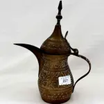 LOTE 027 - ANTIGO BULE SÉCULO XX. INDIANO  IMPORTADO, EM BRONZE, ALTURA 22 CM, (NO ESTADO)