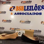 LOTE 101 - 02 – PARES DE CALÇADOS FEMININO Nº 35 (NO ESTADO, NÃO SABEMOS SE FUNCIONA. LEILÃO NÃO TEM GARANTIA E NEM DEVOLUÇÃO, SUJEITO A POSSÍVEIS AVARIAS VISÍVEIS/OCULTAS E/OU AUSÊNCIA DE COMPONENTES)