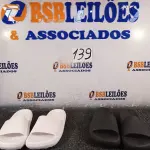 LOTE 139 - 02 – PARES DE CALÇADOS FEMININO Nº 37/38 (NO ESTADO, NÃO SABEMOS SE FUNCIONA. LEILÃO NÃO TEM GARANTIA E NEM DEVOLUÇÃO, SUJEITO A POSSÍVEIS AVARIAS VISÍVEIS/OCULTAS E/OU AUSÊNCIA DE COMPONENTES)