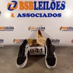LOTE 041 - 02 – PARES DE CALÇADOS FEMININO, SENDO 01 Nº 35 E OUTRO N°36. (NO ESTADO, NÃO SABEMOS SE FUNCIONA. LEILÃO NÃO TEM GARANTIA E NEM DEVOLUÇÃO, SUJEITO A POSSÍVEIS AVARIAS VISÍVEIS/OCULTAS E/OU AUSÊNCIA DE COMPONENTES)
