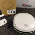 LOTE 218 - 01 - ASPIRADOR ROBÔ SMARTBRUSH 1200 MIDEA BRANCO BIVOLT (NO ESTADO, NÃO SABEMOS SE FUNCIONA. LEILÃO NÃO TEM GARANTIA E NEM DEVOLUÇÃO, SUJEITO A POSSÍVEIS AVARIAS VISÍVEIS/OCULTAS E/OU AUSÊNCIA DE COMPONENTES)
