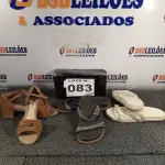 LOTE 083 - 03 – PARES DE CALÇADOS FEMININOS Nº 38 (NO ESTADO, NÃO SABEMOS SE FUNCIONA. LEILÃO NÃO TEM GARANTIA E NEM DEVOLUÇÃO, SUJEITO A POSSÍVEIS AVARIAS VISÍVEIS/OCULTAS E/OU AUSÊNCIA DE COMPONENTES)