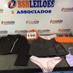 LOTE 196 - 15 – PEÇAS DE ROUPAS FEMININAS DIVERSAS (NO ESTADO, NÃO SABEMOS SE FUNCIONA. LEILÃO NÃO TEM GARANTIA E NEM DEVOLUÇÃO, SUJEITO A POSSÍVEIS AVARIAS VISÍVEIS/OCULTAS E/OU AUSÊNCIA DE COMPONENTES)