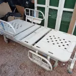 LOTE 620 - 01 CAMA HOSPITALAR. (NO ESTADO) ATENÇÃO! FAZER A VISITAÇÃO ANTES DE ARREMATAR, NÃO SABEMOS SE FUNCIONA. LEILÃO NÃO TEM GARANTIA E NEM DEVOLUÇÃO, SUJEITO A POSSÍVEIS AVARIAS VISÍVEIS/OCULTAS E/OU AUSÊNCIA DE COMPONENTES.