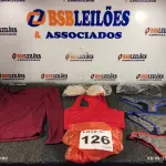 LOTE 126 - 12 – PEÇAS DE ROUPAS FEMININAS DIVERSAS (NO ESTADO, NÃO SABEMOS SE FUNCIONA. LEILÃO NÃO TEM GARANTIA E NEM DEVOLUÇÃO, SUJEITO A POSSÍVEIS AVARIAS VISÍVEIS/OCULTAS E/OU AUSÊNCIA DE COMPONENTES)
