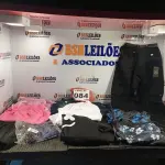LOTE 084 - 10 – PEÇAS DE ROUPAS MASCULINAS DIVERSAS (NO ESTADO, NÃO SABEMOS SE FUNCIONA. LEILÃO NÃO TEM GARANTIA E NEM DEVOLUÇÃO, SUJEITO A POSSÍVEIS AVARIAS VISÍVEIS/OCULTAS E/OU AUSÊNCIA DE COMPONENTES)