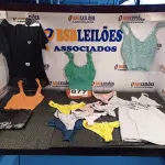 LOTE 077 - 15 – PEÇAS DE ROUPAS FEMININAS DIVERSAS (NO ESTADO, NÃO SABEMOS SE FUNCIONA. LEILÃO NÃO TEM GARANTIA E NEM DEVOLUÇÃO, SUJEITO A POSSÍVEIS AVARIAS VISÍVEIS/OCULTAS E/OU AUSÊNCIA DE COMPONENTES)