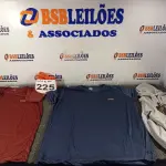 LOTE 225 - 13 – PEÇAS DE ROUPAS MASCULINAS DIVERSAS (NO ESTADO, NÃO SABEMOS SE FUNCIONA. LEILÃO NÃO TEM GARANTIA E NEM DEVOLUÇÃO, SUJEITO A POSSÍVEIS AVARIAS VISÍVEIS/OCULTAS E/OU AUSÊNCIA DE COMPONENTES)
