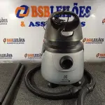 LOTE 190 - 01 - ASPIRADOR DE PÓ ELECTROLUX (NO ESTADO, NÃO SABEMOS SE FUNCIONA. LEILÃO NÃO TEM GARANTIA E NEM DEVOLUÇÃO, SUJEITO A POSSÍVEIS AVARIAS VISÍVEIS/OCULTAS E/OU AUSÊNCIA DE COMPONENTES)