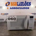 LOTE 060 - 01 - MICRO-ONDAS PANASONIC 21 LITROS 110VOLTS (NO ESTADO, NÃO SABEMOS SE FUNCIONA. LEILÃO NÃO TEM GARANTIA E NEM DEVOLUÇÃO, SUJEITO A POSSÍVEIS AVARIAS VISÍVEIS/OCULTAS E/OU AUSÊNCIA DE COMPONENTES)