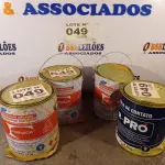 LOTE 049 - 04 – LATAS DE COLAS (NO ESTADO, NÃO SABEMOS SE FUNCIONA. LEILÃO NÃO TEM GARANTIA E NEM DEVOLUÇÃO, SUJEITO A POSSÍVEIS AVARIAS VISÍVEIS/OCULTAS E/OU AUSÊNCIA DE COMPONENTES)