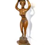 LOTE 026 - FRUTEIRA DE ESCULTURA EM MADEIRA MACIÇA - 89 CM ALTURA (NO ESTADO)