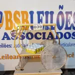 LOTE 039 - 01 - CARRINHO DE CHÁ DECORAÇÃO FESTAS (NO ESTADO, NÃO SABEMOS SE FUNCIONA. LEILÃO NÃO TEM GARANTIA E NEM DEVOLUÇÃO, SUJEITO A POSSÍVEIS AVARIAS VISÍVEIS/OCULTAS E/OU AUSÊNCIA DE COMPONENTES)