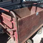 LOTE 639 - 01 CARRINHO PARA TRANSPORTE DE CARGAS COM AVARIAS. (NO ESTADO) ATENÇÃO! FAZER A VISITAÇÃO ANTES DE ARREMATAR, NÃO SABEMOS SE FUNCIONA. LEILÃO NÃO TEM GARANTIA E NEM DEVOLUÇÃO, SUJEITO A POSSÍVEIS AVARIAS VISÍVEIS/OCULTAS E/OU AUSÊNCIA DE COMPONENTES.
