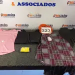 LOTE 223 - 15 – PEÇAS DE ROUPAS FEMININAS DIVERSAS (NO ESTADO, NÃO SABEMOS SE FUNCIONA. LEILÃO NÃO TEM GARANTIA E NEM DEVOLUÇÃO, SUJEITO A POSSÍVEIS AVARIAS VISÍVEIS/OCULTAS E/OU AUSÊNCIA DE COMPONENTES)