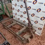 LOTE 619 - 01 CARRINHO PARA TRANSPORTE DE CARGAS COM AVARIAS. (NO ESTADO) ATENÇÃO! FAZER A VISITAÇÃO ANTES DE ARREMATAR, NÃO SABEMOS SE FUNCIONA. LEILÃO NÃO TEM GARANTIA E NEM DEVOLUÇÃO, SUJEITO A POSSÍVEIS AVARIAS VISÍVEIS/OCULTAS E/OU AUSÊNCIA DE COMPONENTES.