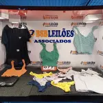 LOTE 077 - 15 – PEÇAS DE ROUPAS FEMININAS DIVERSAS (NO ESTADO, NÃO SABEMOS SE FUNCIONA. LEILÃO NÃO TEM GARANTIA E NEM DEVOLUÇÃO, SUJEITO A POSSÍVEIS AVARIAS VISÍVEIS/OCULTAS E/OU AUSÊNCIA DE COMPONENTES)