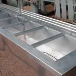 LOTE 621 - 01 ILHA EM INOX COM AVARIAS. (NO ESTADO) ATENÇÃO! FAZER A VISITAÇÃO ANTES DE ARREMATAR, NÃO SABEMOS SE FUNCIONA. LEILÃO NÃO TEM GARANTIA E NEM DEVOLUÇÃO, SUJEITO A POSSÍVEIS AVARIAS VISÍVEIS/OCULTAS E/OU AUSÊNCIA DE COMPONENTES.