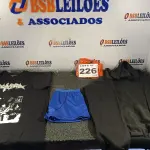 LOTE 226 - 13 – PEÇAS DE ROUPAS MASCULINAS DIVERSAS (NO ESTADO, NÃO SABEMOS SE FUNCIONA. LEILÃO NÃO TEM GARANTIA E NEM DEVOLUÇÃO, SUJEITO A POSSÍVEIS AVARIAS VISÍVEIS/OCULTAS E/OU AUSÊNCIA DE COMPONENTES)