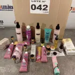 LOTE 042 - 24 – COSMÉTICOS DIVERSOS (NO ESTADO, NÃO SABEMOS SE FUNCIONA. LEILÃO NÃO TEM GARANTIA E NEM DEVOLUÇÃO, SUJEITO A POSSÍVEIS AVARIAS VISÍVEIS/OCULTAS E/OU AUSÊNCIA DE COMPONENTES)